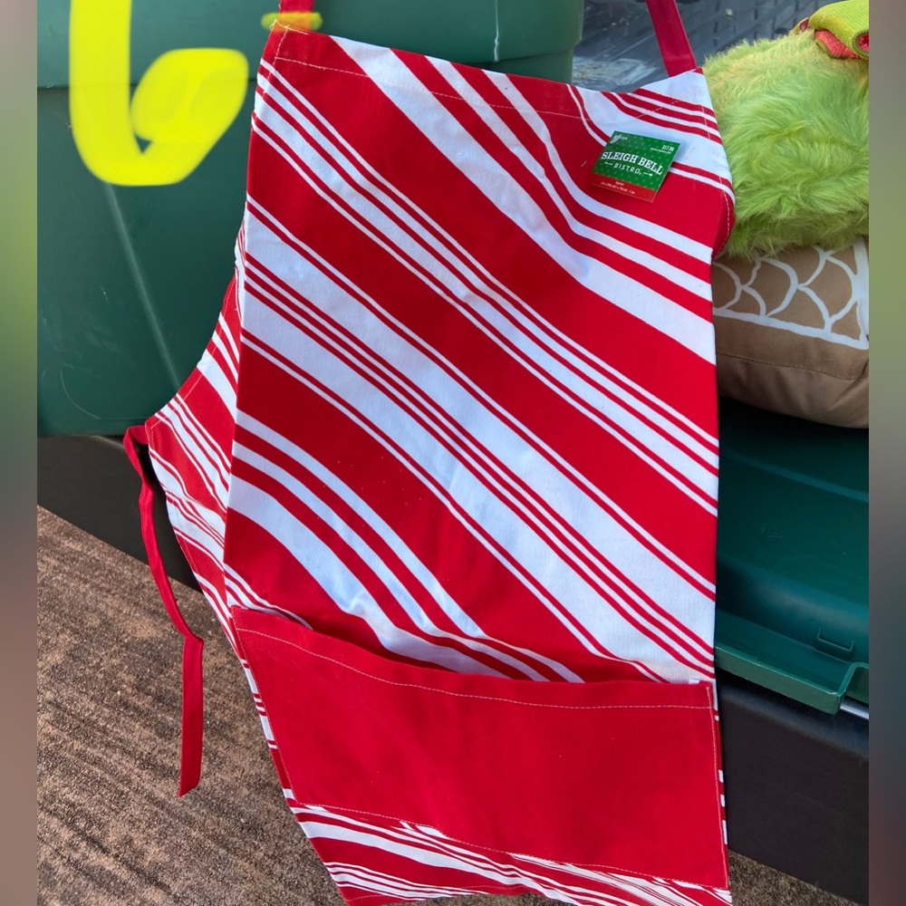Christmas aprons candy cane NWT